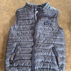 Patagonia size 4t vest in great condition